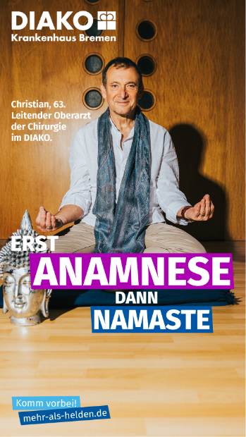Kampagnenmotiv „Erst Anamnese, dann Namaste“ mit Oberarzt Christian