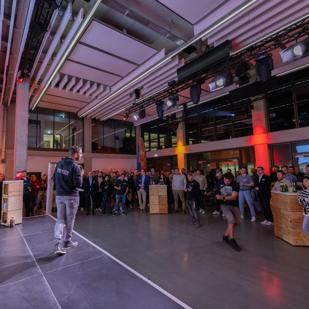 Pitch auf der Bühne im Digital Hub Industry Bremen