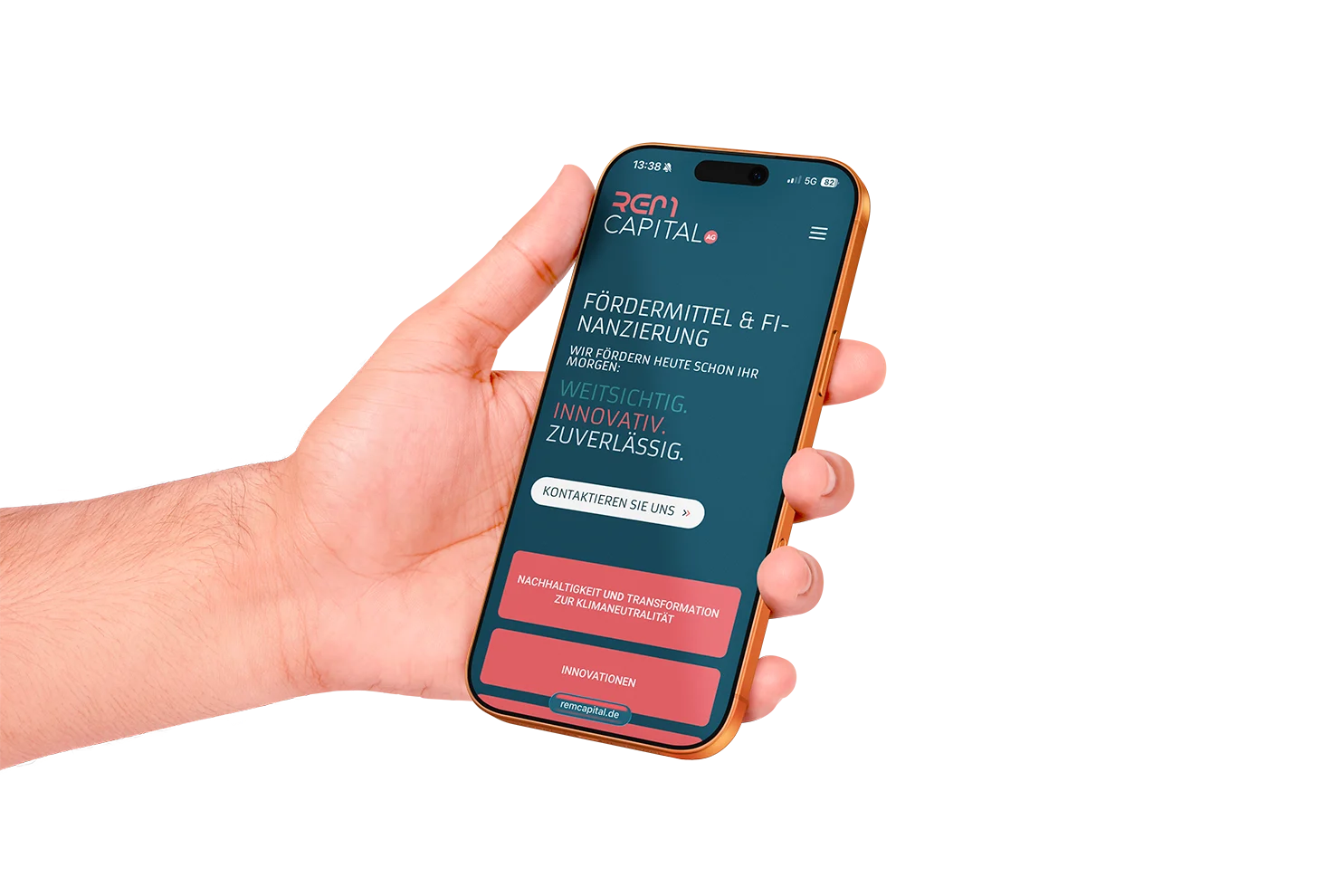 REM Capital - 3 • REM Capital Mobile Startseite von remcapital.de auf einem Smartphone in der Hand